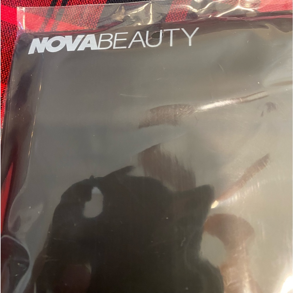 eye conic 5 piece brush set in its own case. I have 2 of these by, Fashion Nova - Picture 2 of 5